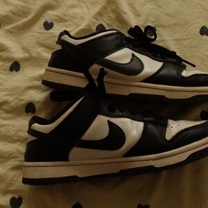 Black and White womens Niki panda Sneakers/kicks